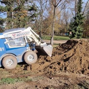 ZAČÍNÁ VÝSTAVBA NOVÉHO WAKEPARKU V PŘÍBRAMI V AREÁLU NOVÉHO RYBNÍKA.